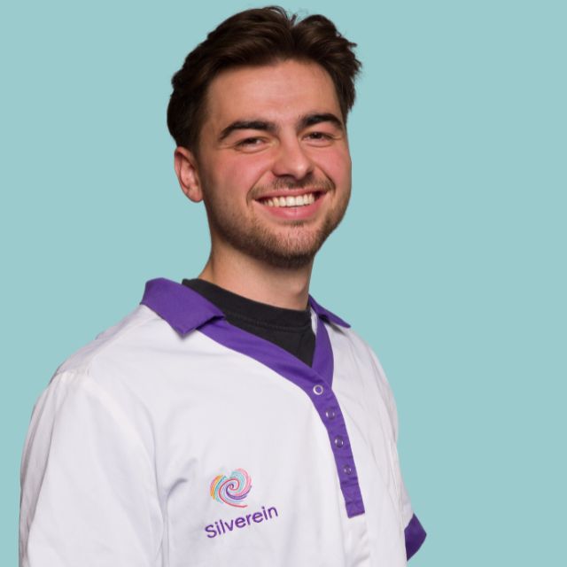 Kas Van Hassel Met Uniform Zijkant